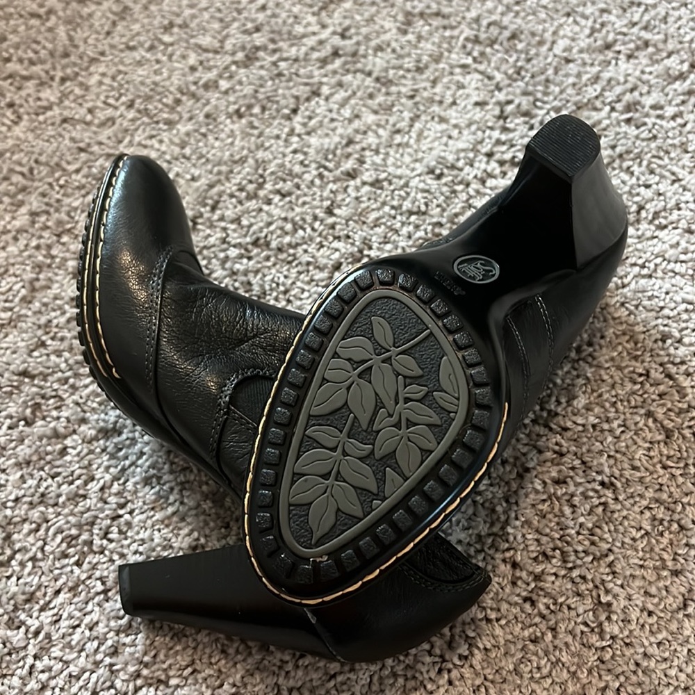 NWOT Booties - Picture 4 of 4